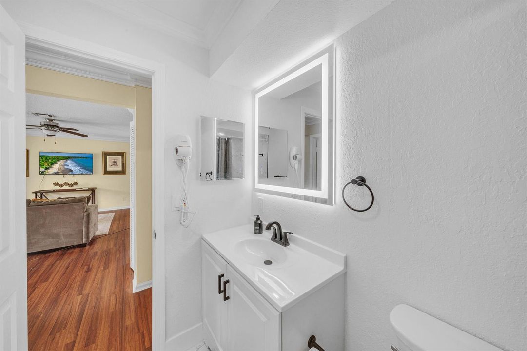 16 Guest Bathroom (2)