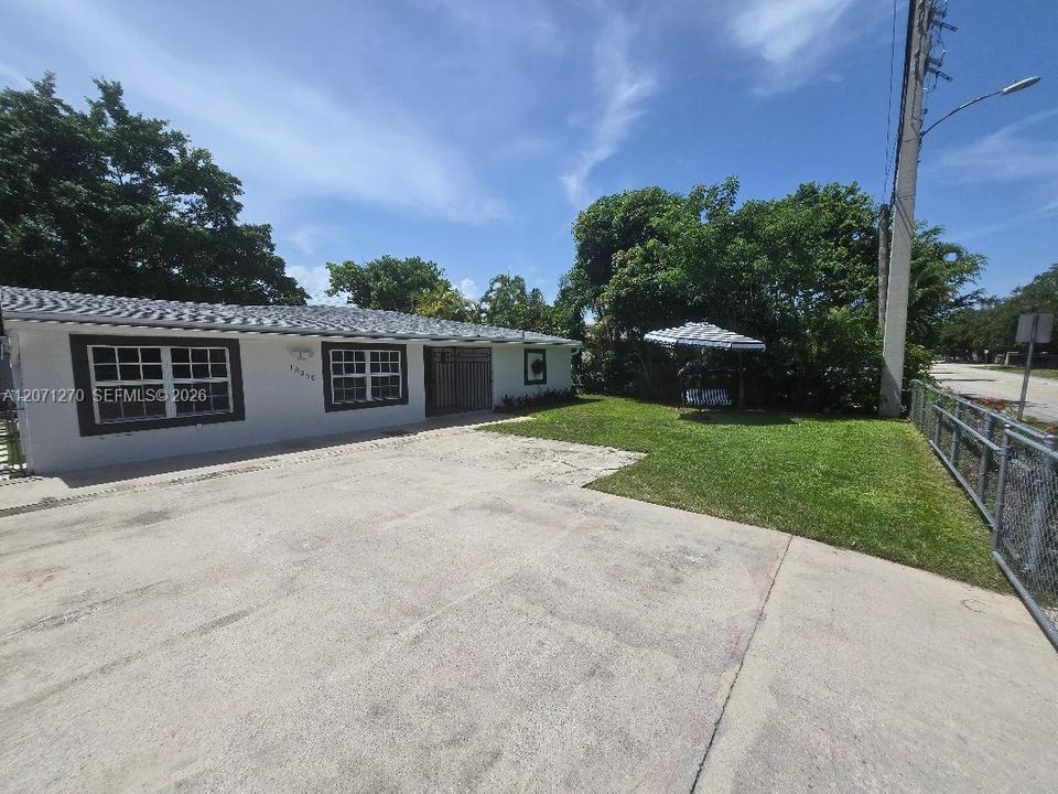 For Rent: $4,990 (4 beds, 3 baths, 1852 Square Feet)