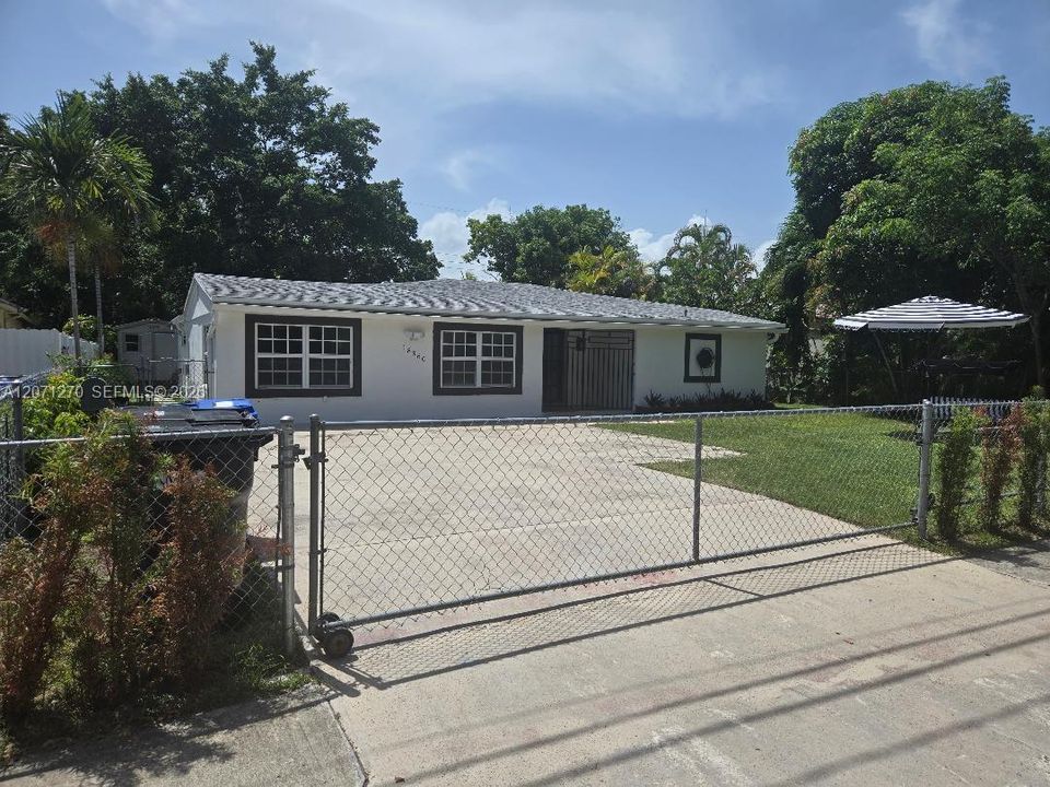 For Rent: $4,990 (4 beds, 3 baths, 1852 Square Feet)