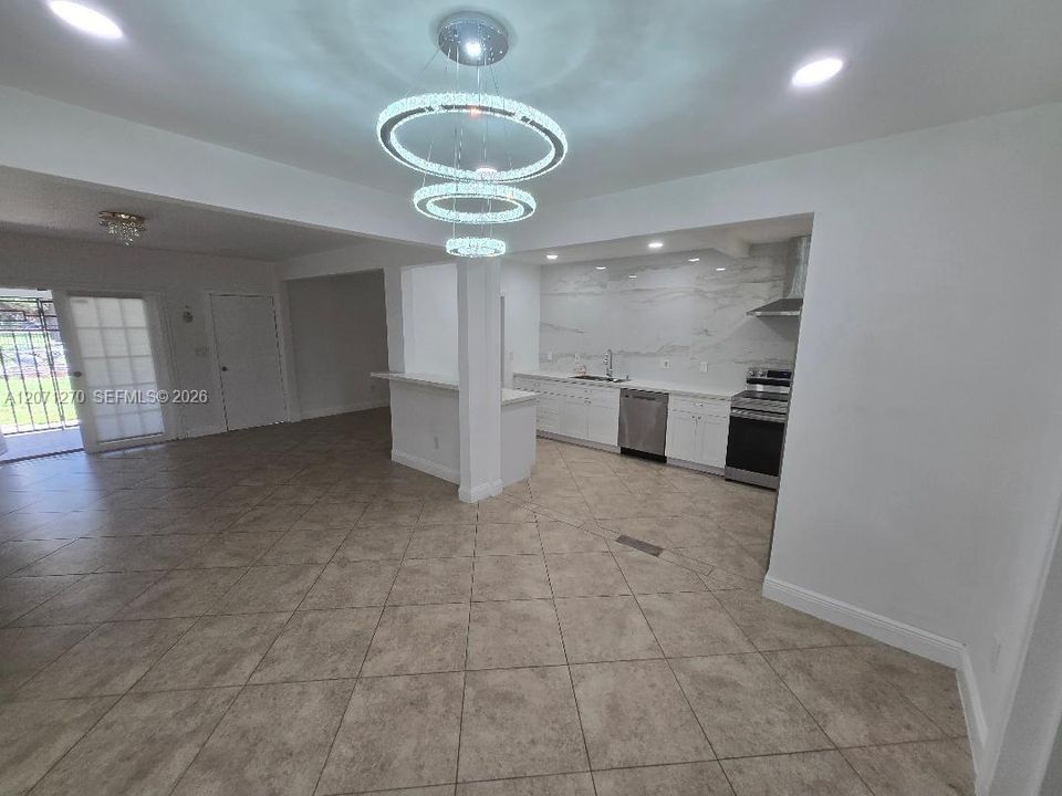 For Rent: $4,990 (4 beds, 3 baths, 1852 Square Feet)