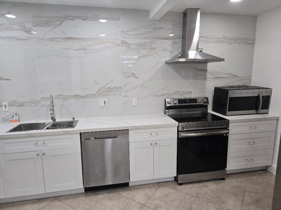 For Rent: $4,990 (4 beds, 3 baths, 1852 Square Feet)