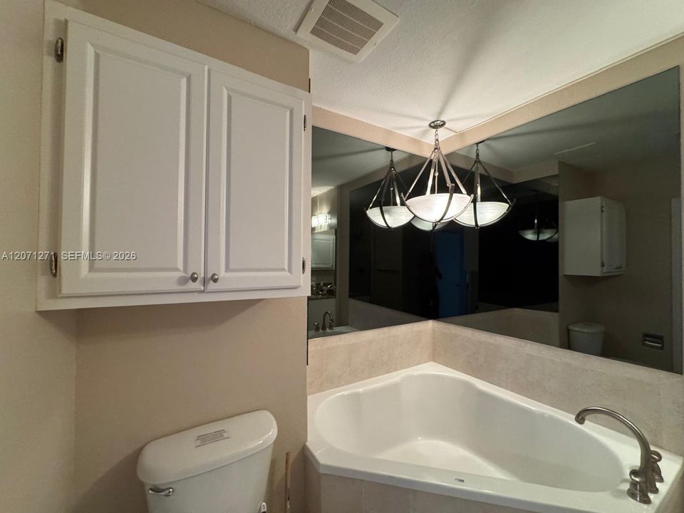 For Rent: $2,600 (2 beds, 2 baths, 1164 Square Feet)