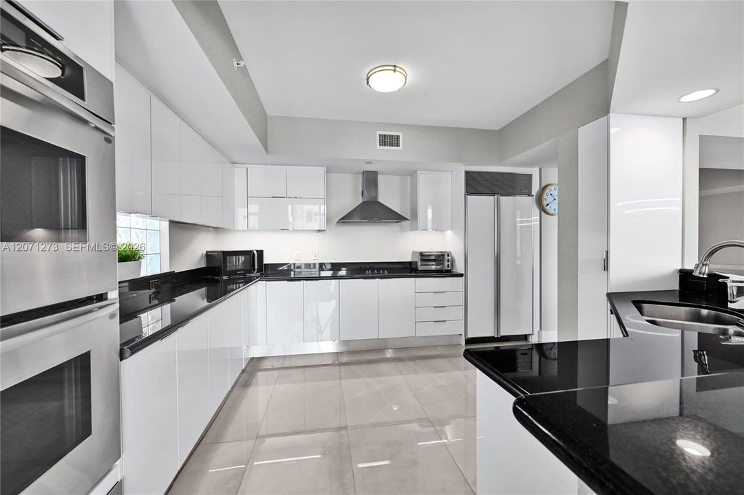 For Rent: $11,500 (3 beds, 3 baths, 3073 Square Feet)
