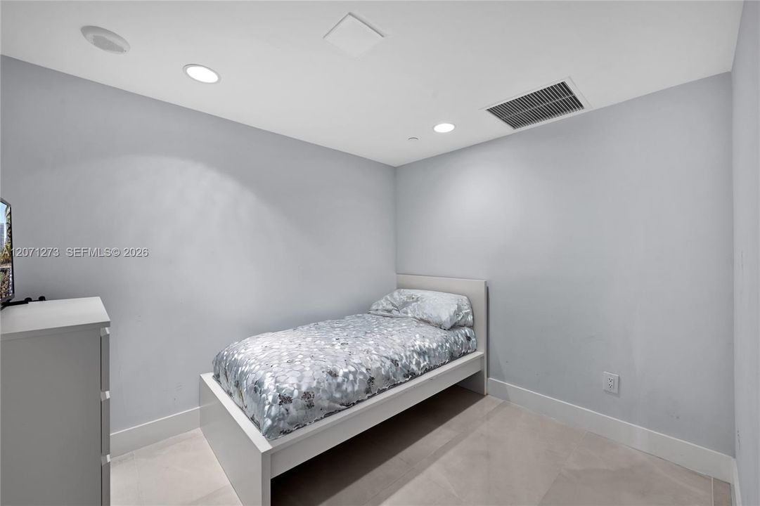 For Rent: $11,500 (3 beds, 3 baths, 3073 Square Feet)