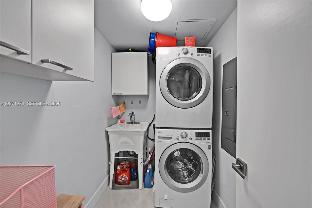 For Rent: $11,500 (3 beds, 3 baths, 3073 Square Feet)
