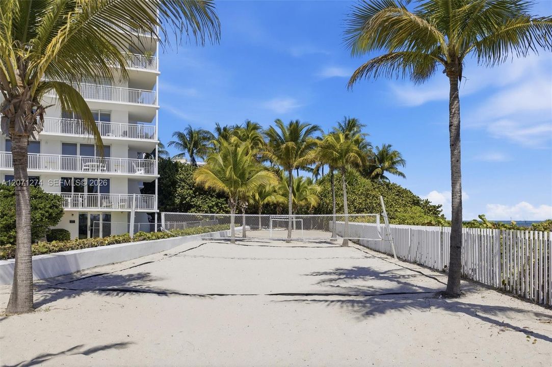 For Sale: $1,770,000 (2 beds, 2 baths, 1496 Square Feet)
