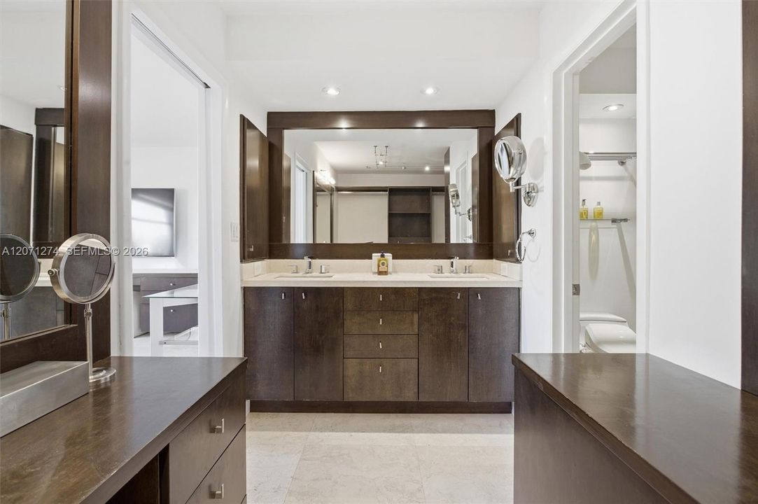 For Sale: $1,770,000 (2 beds, 2 baths, 1496 Square Feet)