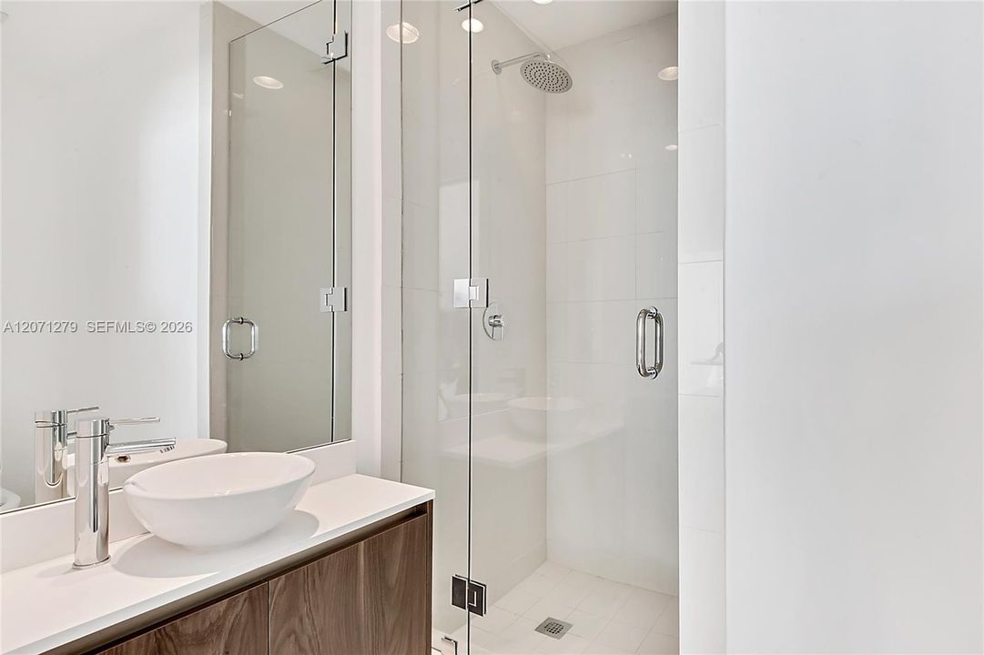 For Sale: $925,000 (2 beds, 3 baths, 1186 Square Feet)