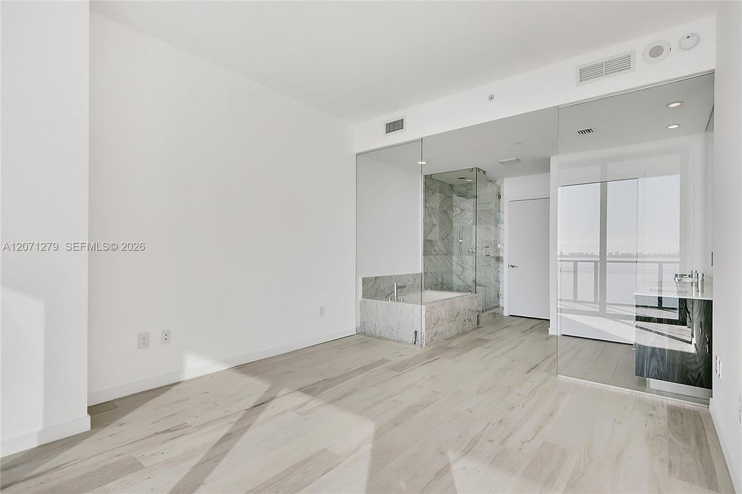 For Sale: $925,000 (2 beds, 3 baths, 1186 Square Feet)