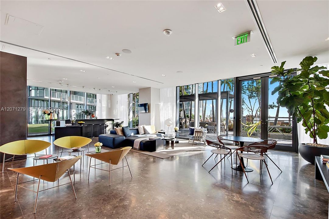 For Sale: $925,000 (2 beds, 3 baths, 1186 Square Feet)