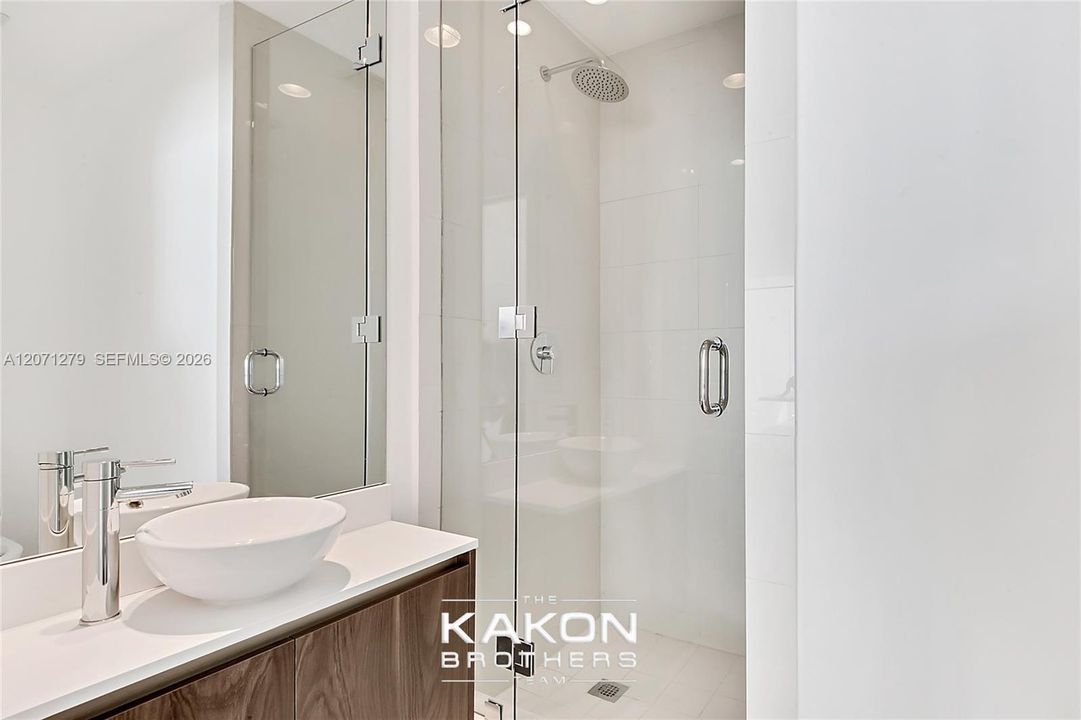 For Sale: $925,000 (2 beds, 3 baths, 1186 Square Feet)
