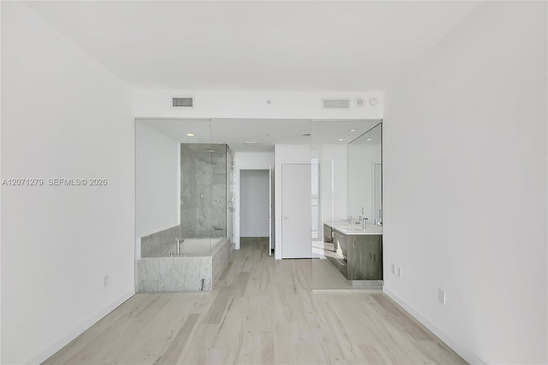For Sale: $925,000 (2 beds, 3 baths, 1186 Square Feet)