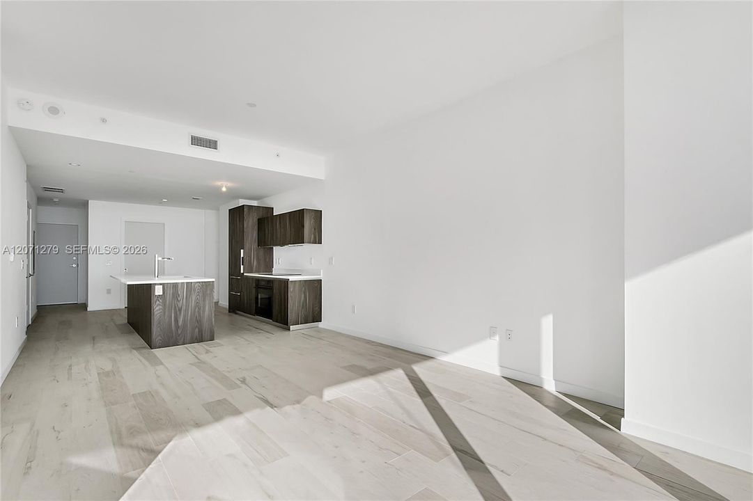 For Sale: $925,000 (2 beds, 3 baths, 1186 Square Feet)