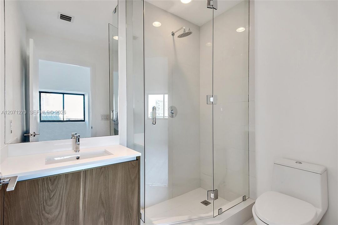 For Sale: $925,000 (2 beds, 3 baths, 1186 Square Feet)