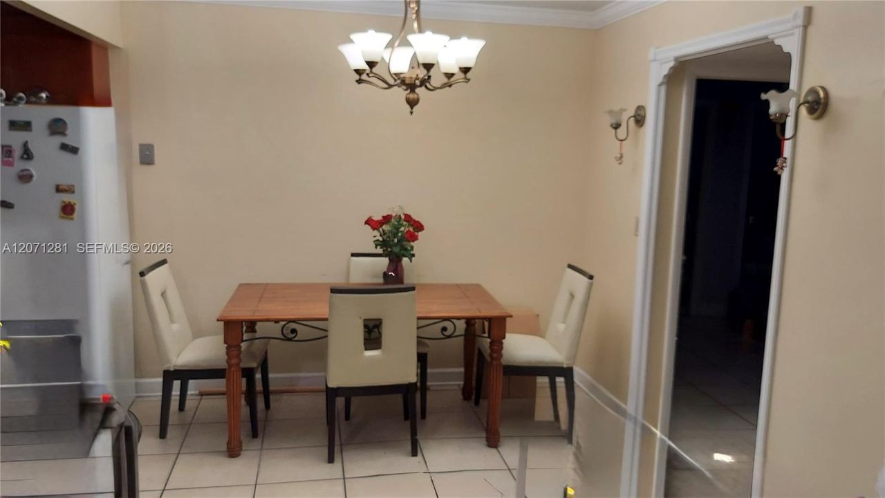 For Sale: $285,000 (2 beds, 2 baths, 804 Square Feet)
