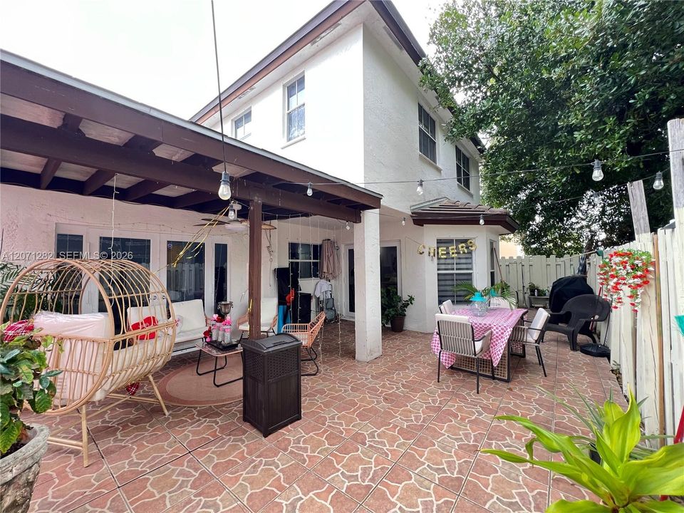 For Sale: $799,999 (4 beds, 3 baths, 2421 Square Feet)