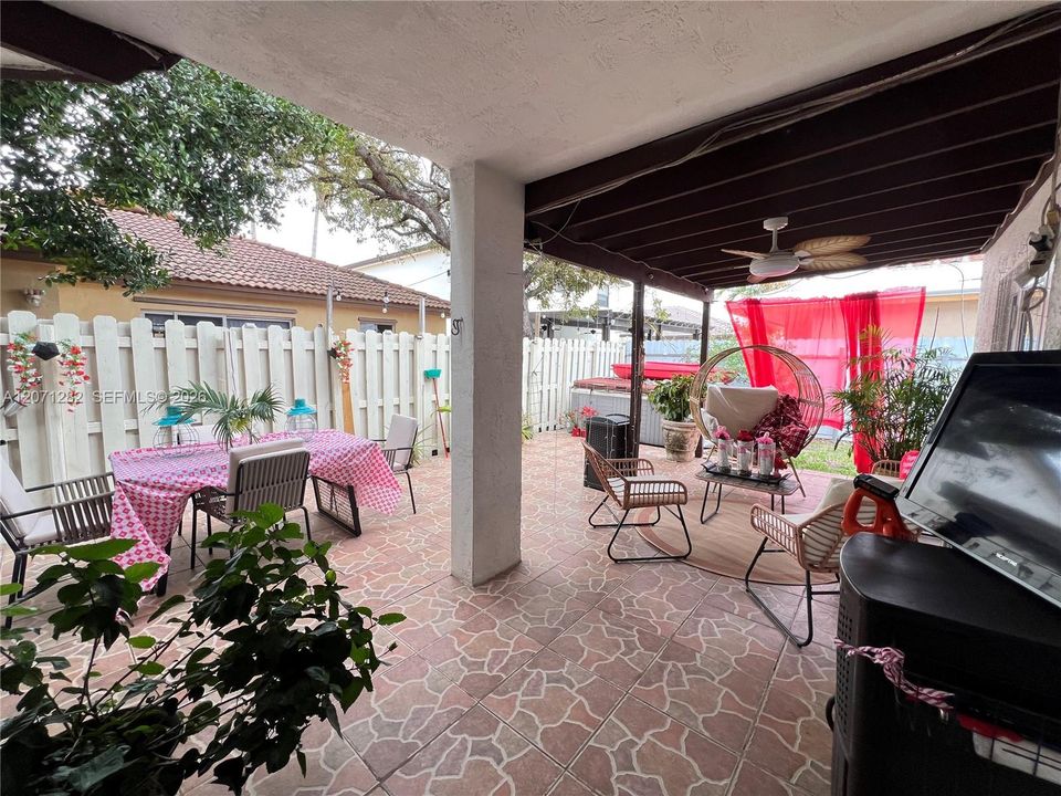 For Sale: $799,999 (4 beds, 3 baths, 2421 Square Feet)
