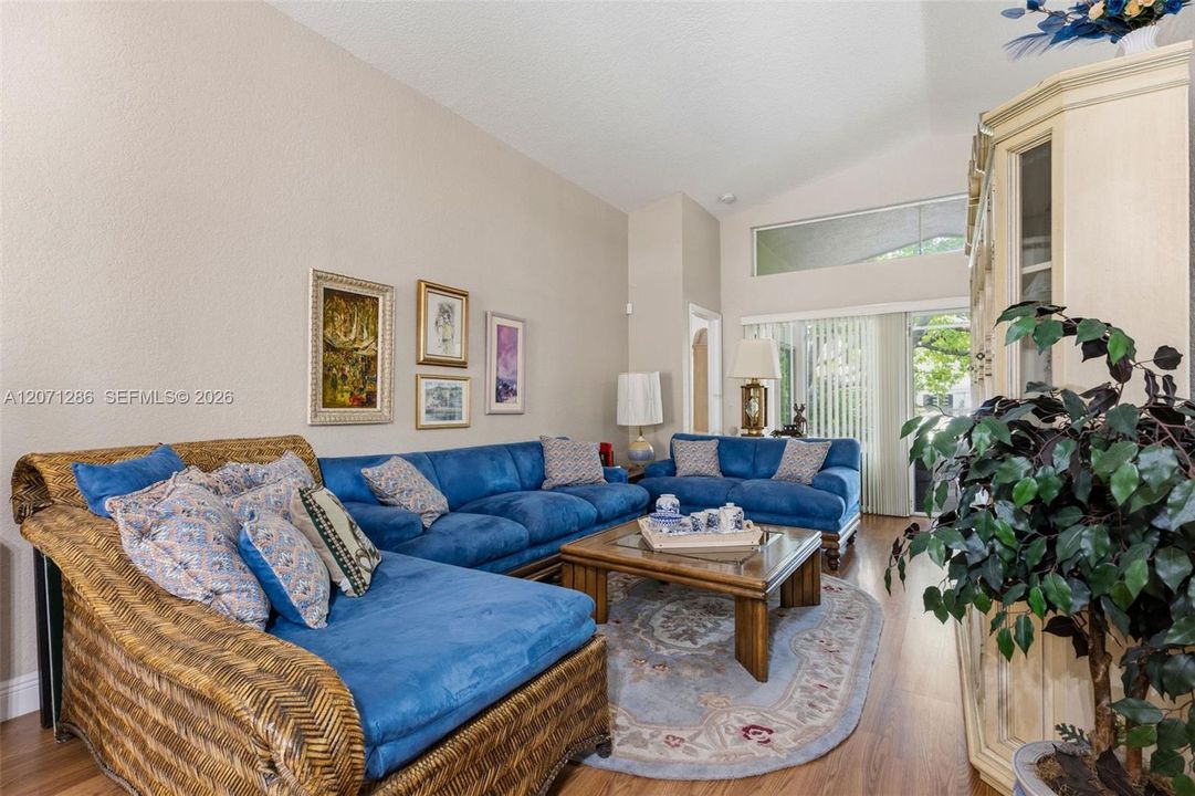 For Sale: $550,000 (4 beds, 3 baths, 1912 Square Feet)