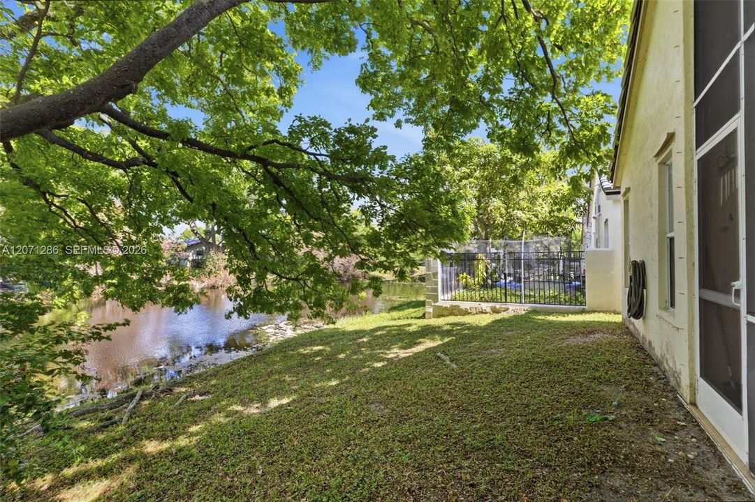 For Sale: $550,000 (4 beds, 3 baths, 1912 Square Feet)