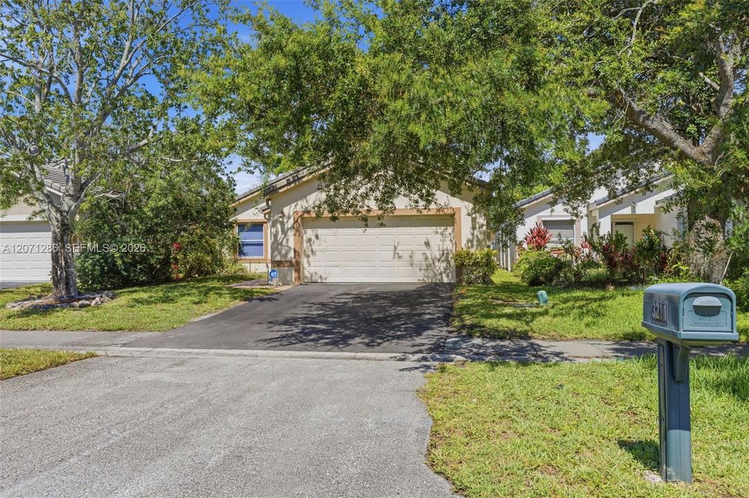 For Sale: $550,000 (4 beds, 3 baths, 1912 Square Feet)