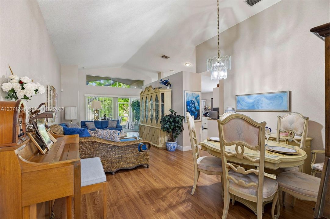 For Sale: $550,000 (4 beds, 3 baths, 1912 Square Feet)
