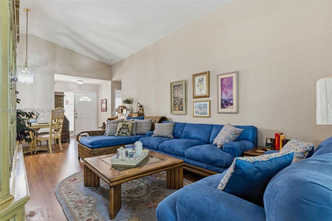 For Sale: $550,000 (4 beds, 3 baths, 1912 Square Feet)