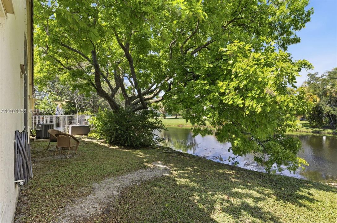 For Sale: $550,000 (4 beds, 3 baths, 1912 Square Feet)