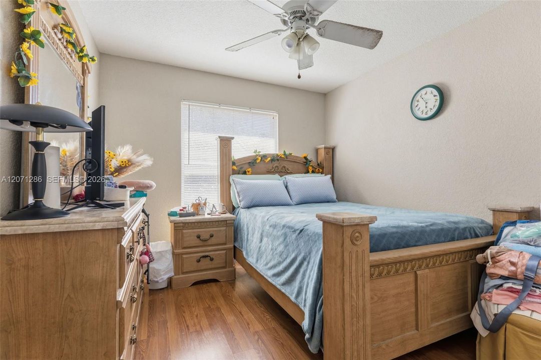 For Sale: $550,000 (4 beds, 3 baths, 1912 Square Feet)