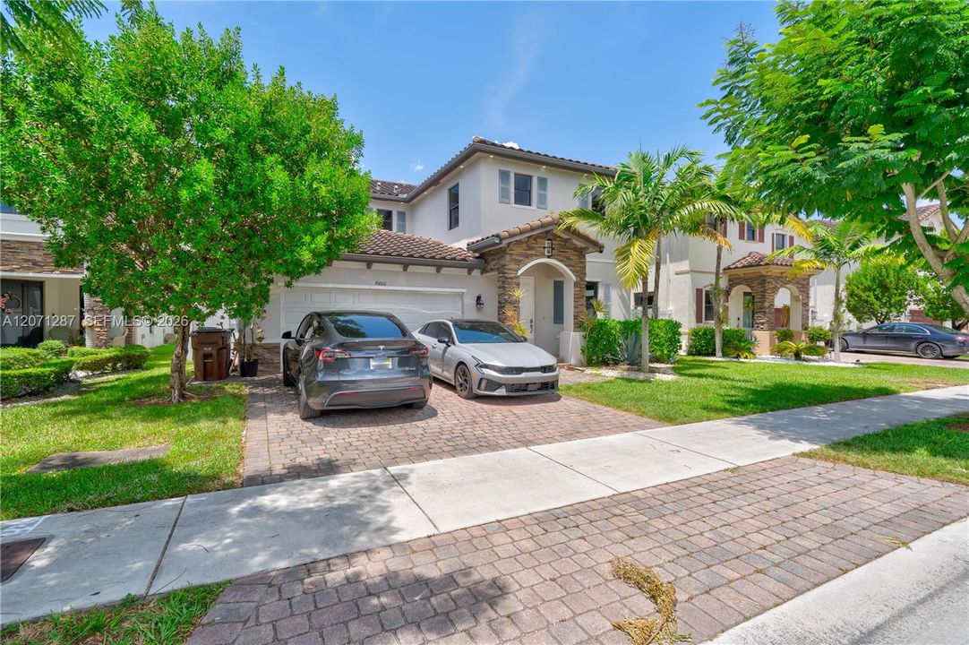 En Venta: $939,000 (5 camas, 3 baños, 3380 Pies cuadrados)
