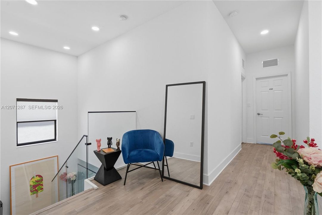 En Venta: $939,000 (5 camas, 3 baños, 3380 Pies cuadrados)
