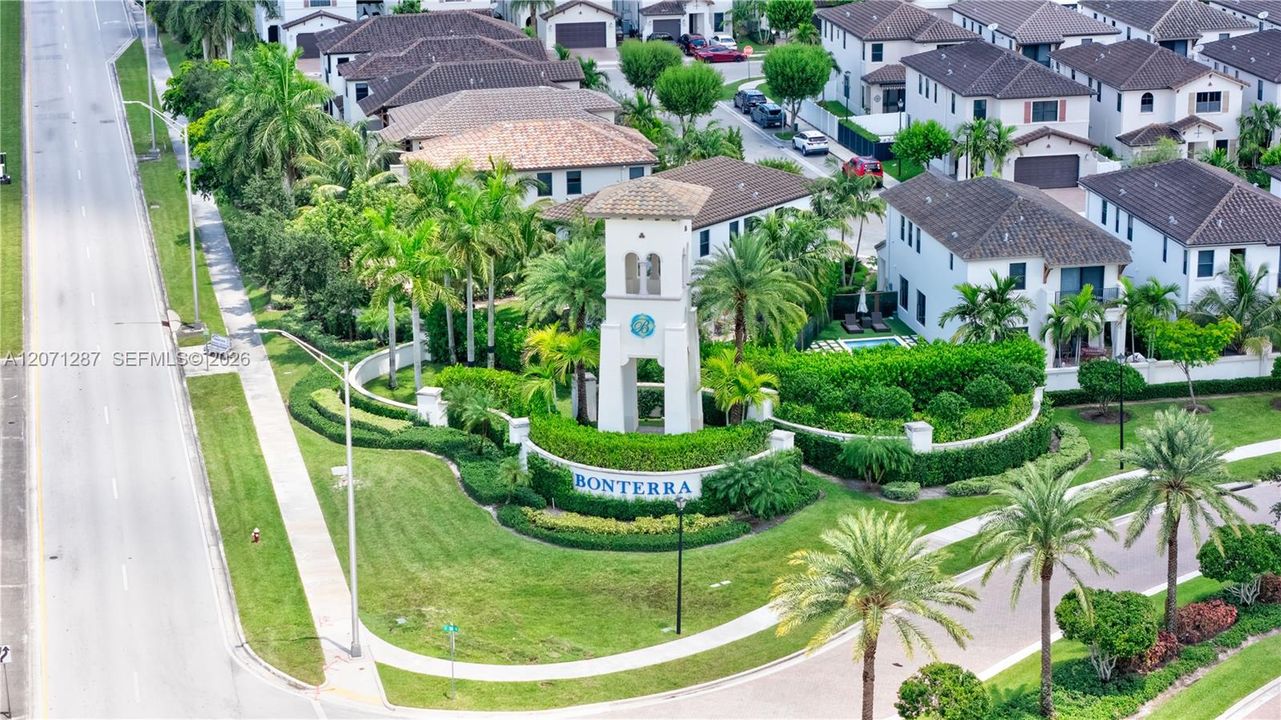 En Venta: $939,000 (5 camas, 3 baños, 3380 Pies cuadrados)