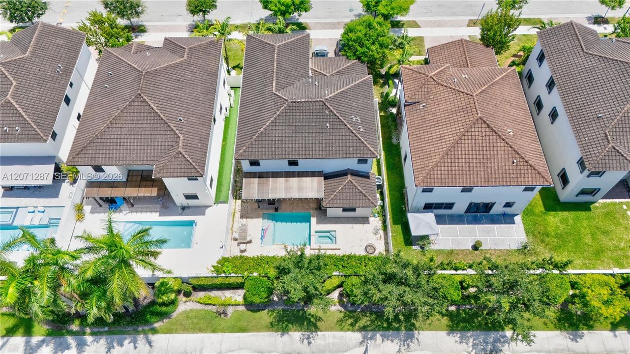 En Venta: $939,000 (5 camas, 3 baños, 3380 Pies cuadrados)
