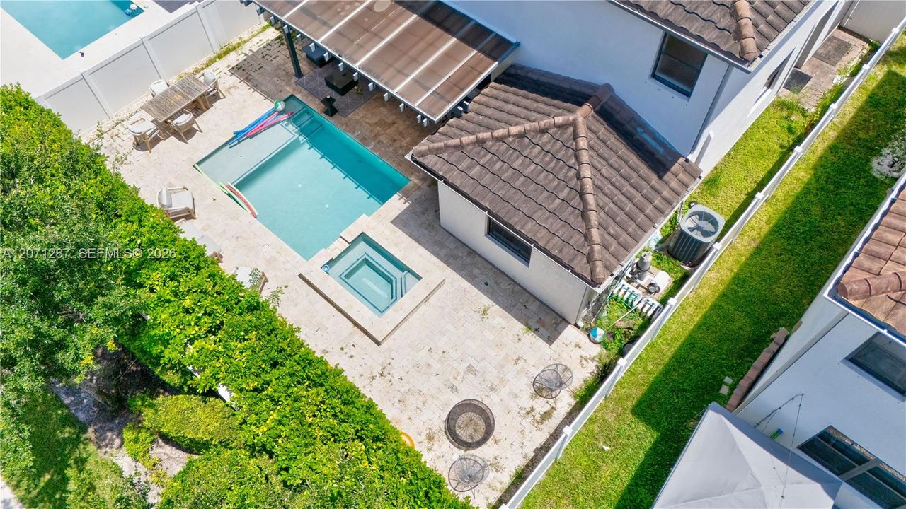 En Venta: $939,000 (5 camas, 3 baños, 3380 Pies cuadrados)
