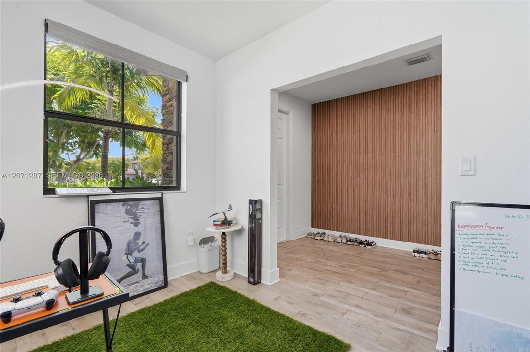En Venta: $939,000 (5 camas, 3 baños, 3380 Pies cuadrados)