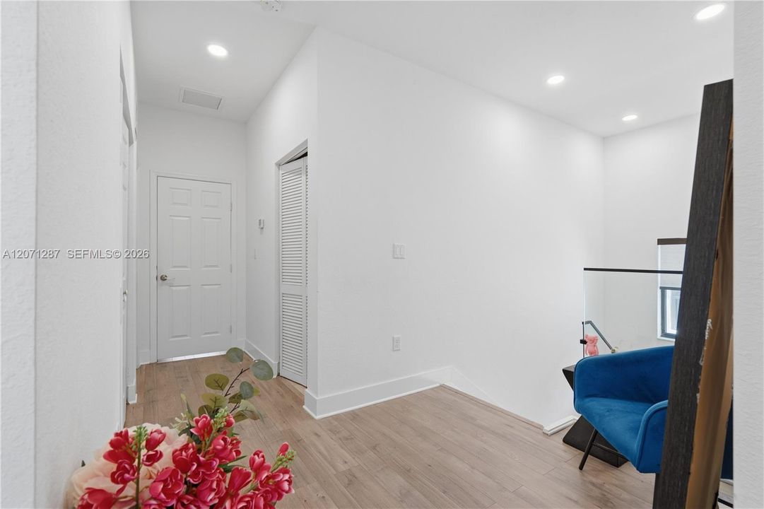 En Venta: $939,000 (5 camas, 3 baños, 3380 Pies cuadrados)