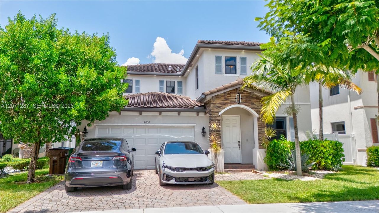 En Venta: $939,000 (5 camas, 3 baños, 3380 Pies cuadrados)