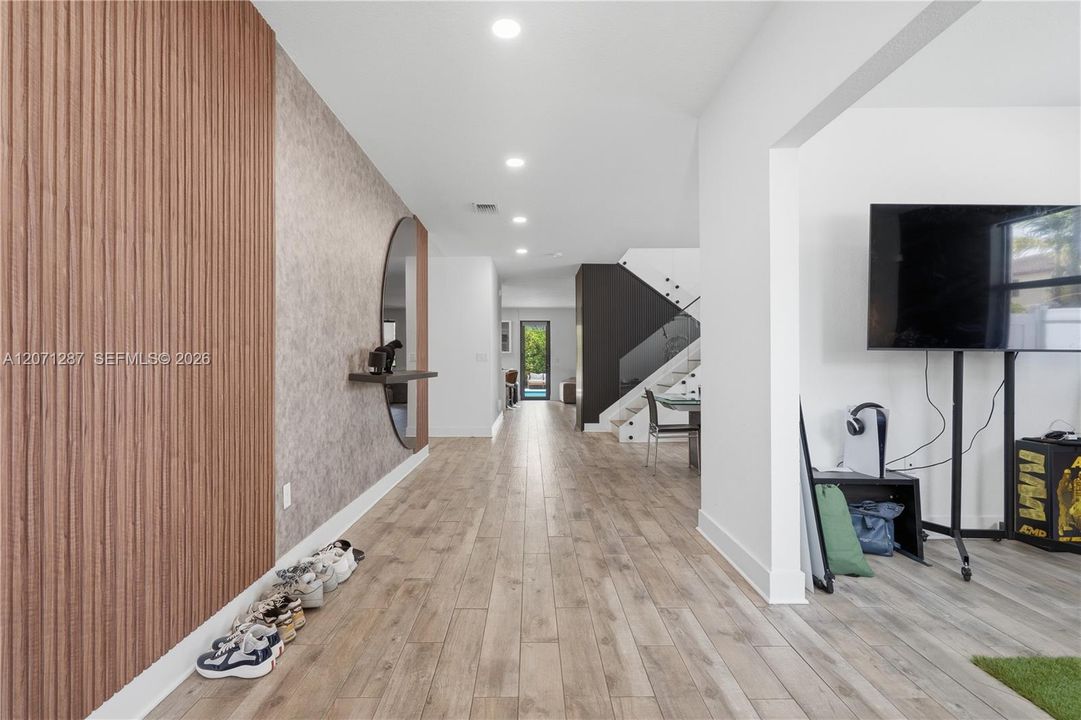 En Venta: $939,000 (5 camas, 3 baños, 3380 Pies cuadrados)