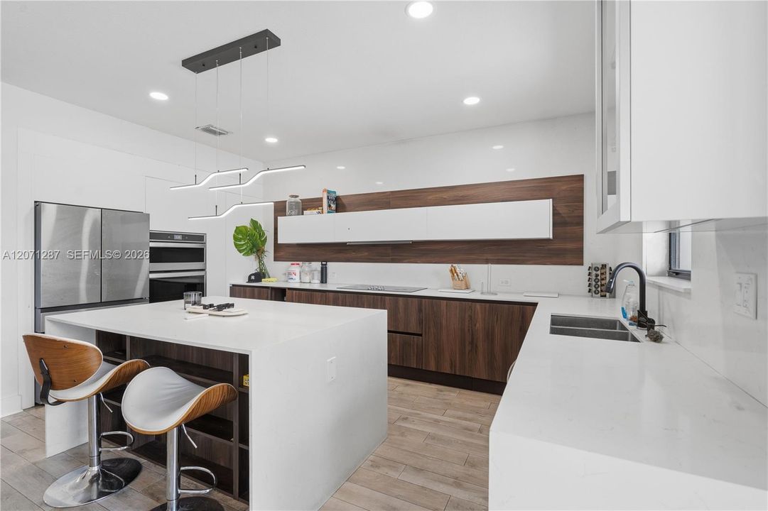 En Venta: $939,000 (5 camas, 3 baños, 3380 Pies cuadrados)