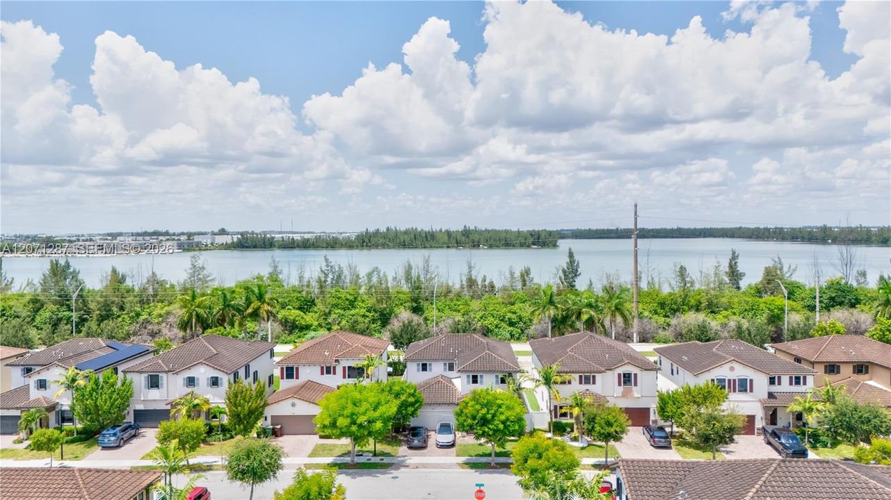 En Venta: $939,000 (5 camas, 3 baños, 3380 Pies cuadrados)