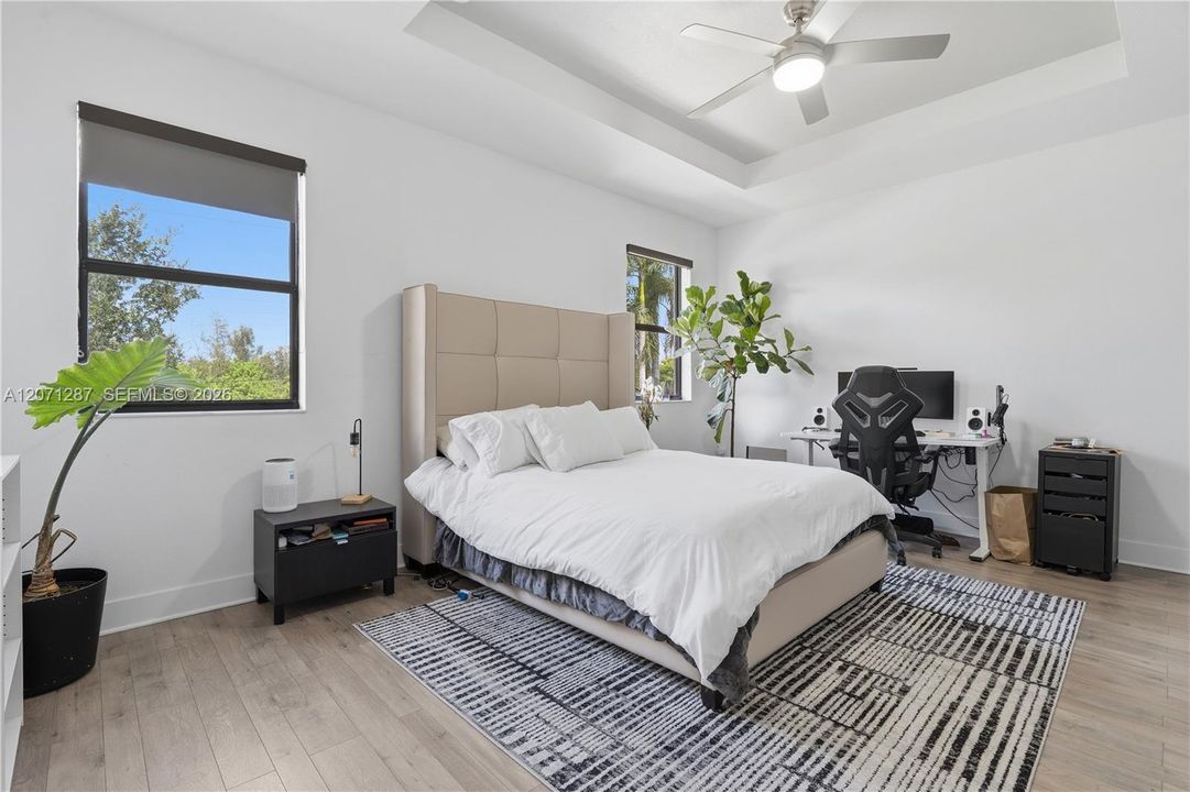En Venta: $939,000 (5 camas, 3 baños, 3380 Pies cuadrados)