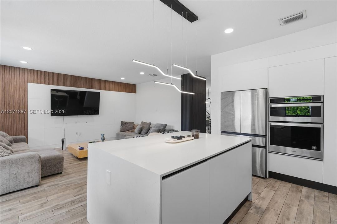 En Venta: $939,000 (5 camas, 3 baños, 3380 Pies cuadrados)
