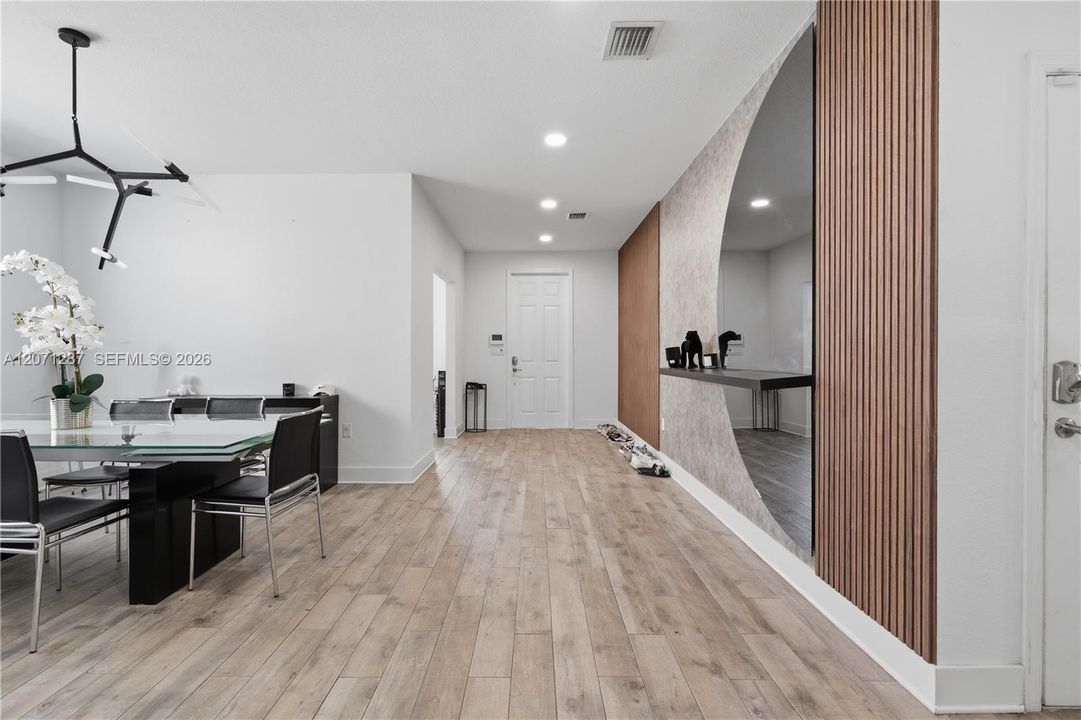 En Venta: $939,000 (5 camas, 3 baños, 3380 Pies cuadrados)