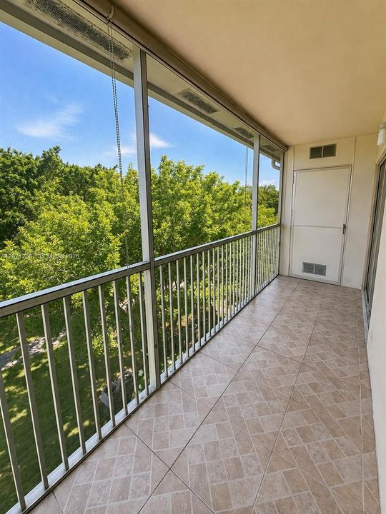 For Rent: $1,900 (2 beds, 1 baths, 953 Square Feet)