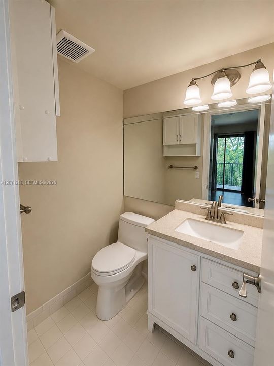 For Rent: $1,900 (2 beds, 1 baths, 953 Square Feet)