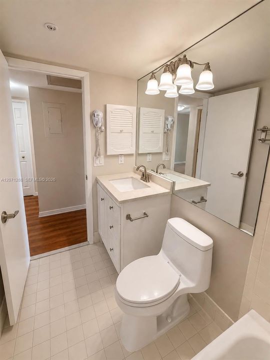 For Rent: $1,900 (2 beds, 1 baths, 953 Square Feet)