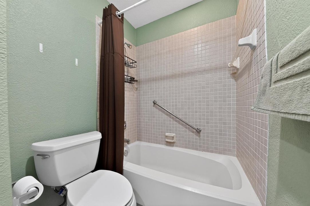 20_464_Piedmont_J-Bathroom-2590