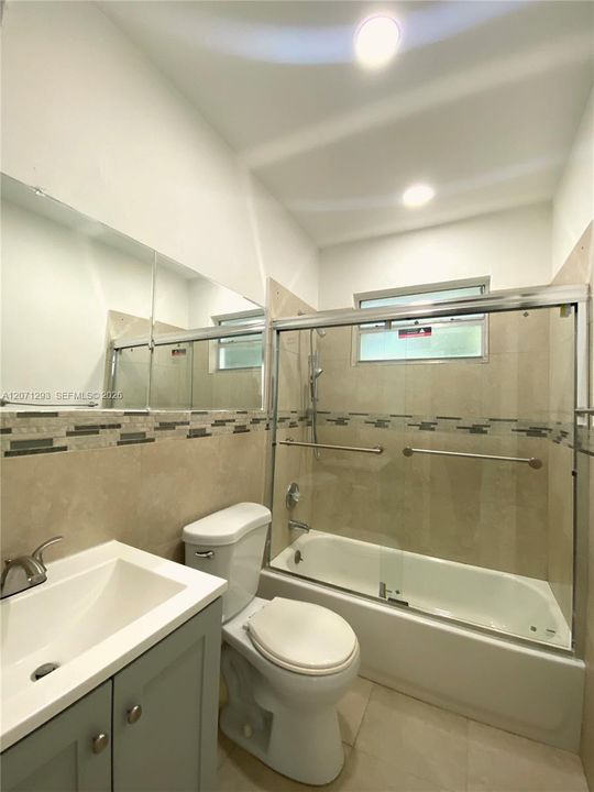 For Rent: $1,600 (1 beds, 1 baths, 700 Square Feet)