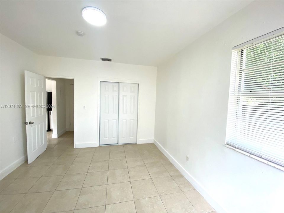 For Rent: $1,600 (1 beds, 1 baths, 700 Square Feet)
