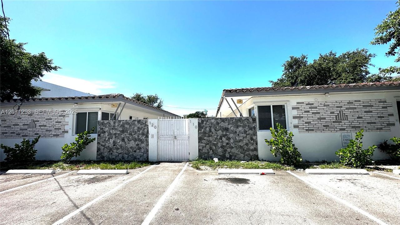 For Rent: $1,600 (1 beds, 1 baths, 700 Square Feet)
