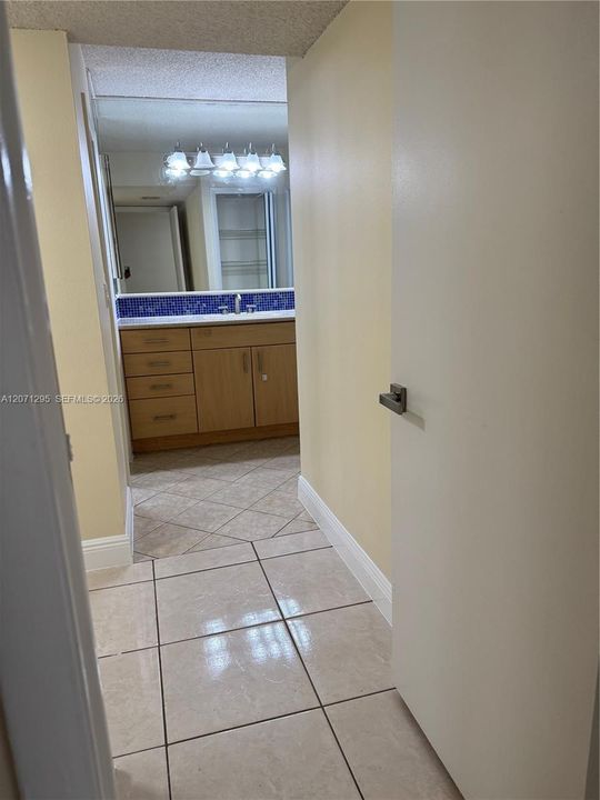 В аренду: $2,300 (2 спален, 2 ванн, 1256 Квадратных фут)